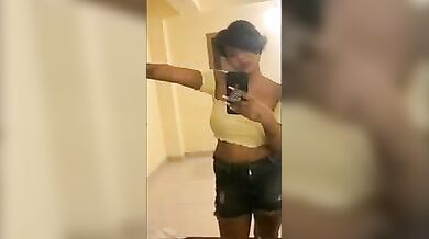 Madhu ki nangi desi selfie