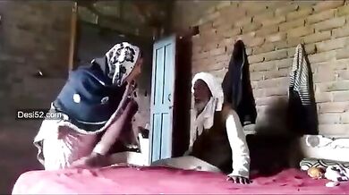 Pakistani bhabhi ko mama sasur ne choda