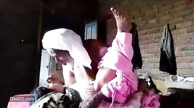 Pakistani bhabhi ko mama sasur ne choda