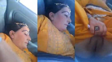 Paki bhabhi nai car k andar chudwai apni chikni moti chut